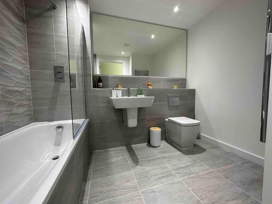 Apartmán 1 Bed Flat With View Of Old Trafford Manchester Exteriér fotografie